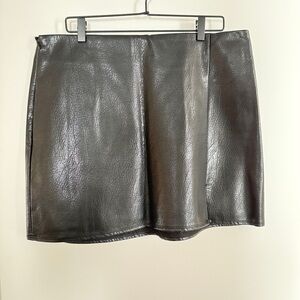 Old Navy Black Faux Leather Mini Skirt NWOT Size XL/plus size14/16 💕🔥🕶️